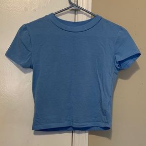 Women's medium H&M cropped blue t-shirt.